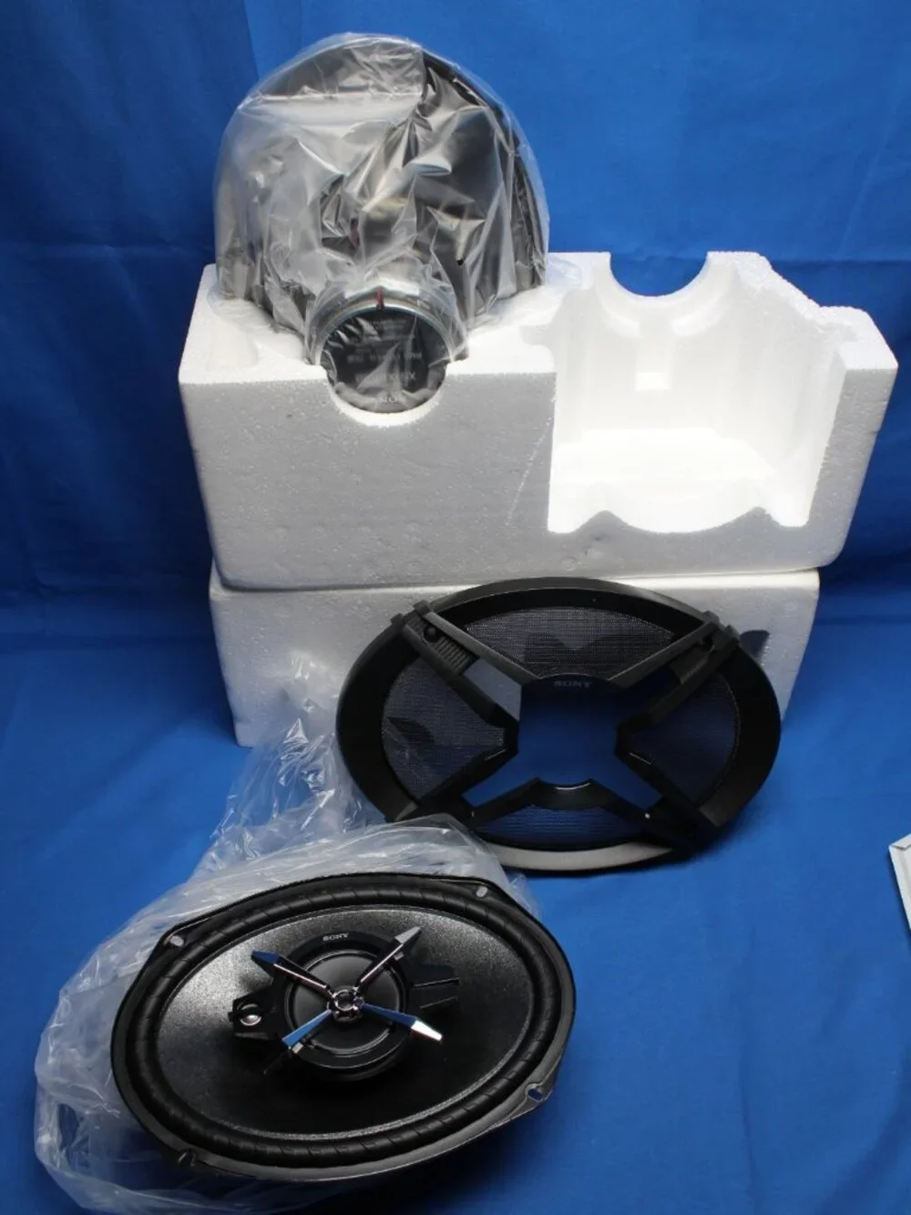 Genuine Sony  XS-XB690 Stereo 3-Way Coaxial Speaker Loudspeaker Set NOS
